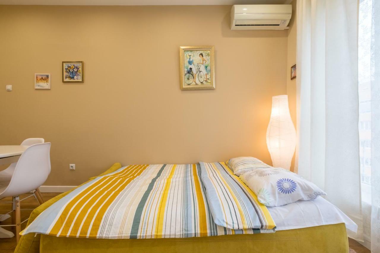 Modern 2 Bedroom Apartment Next To Vitosha Str. Sofia Exterior foto
