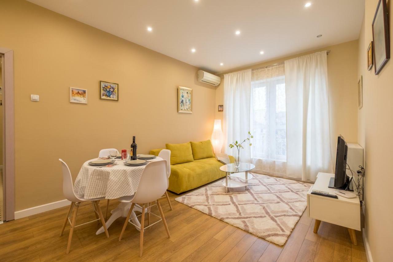 Modern 2 Bedroom Apartment Next To Vitosha Str. Sofia Exterior foto