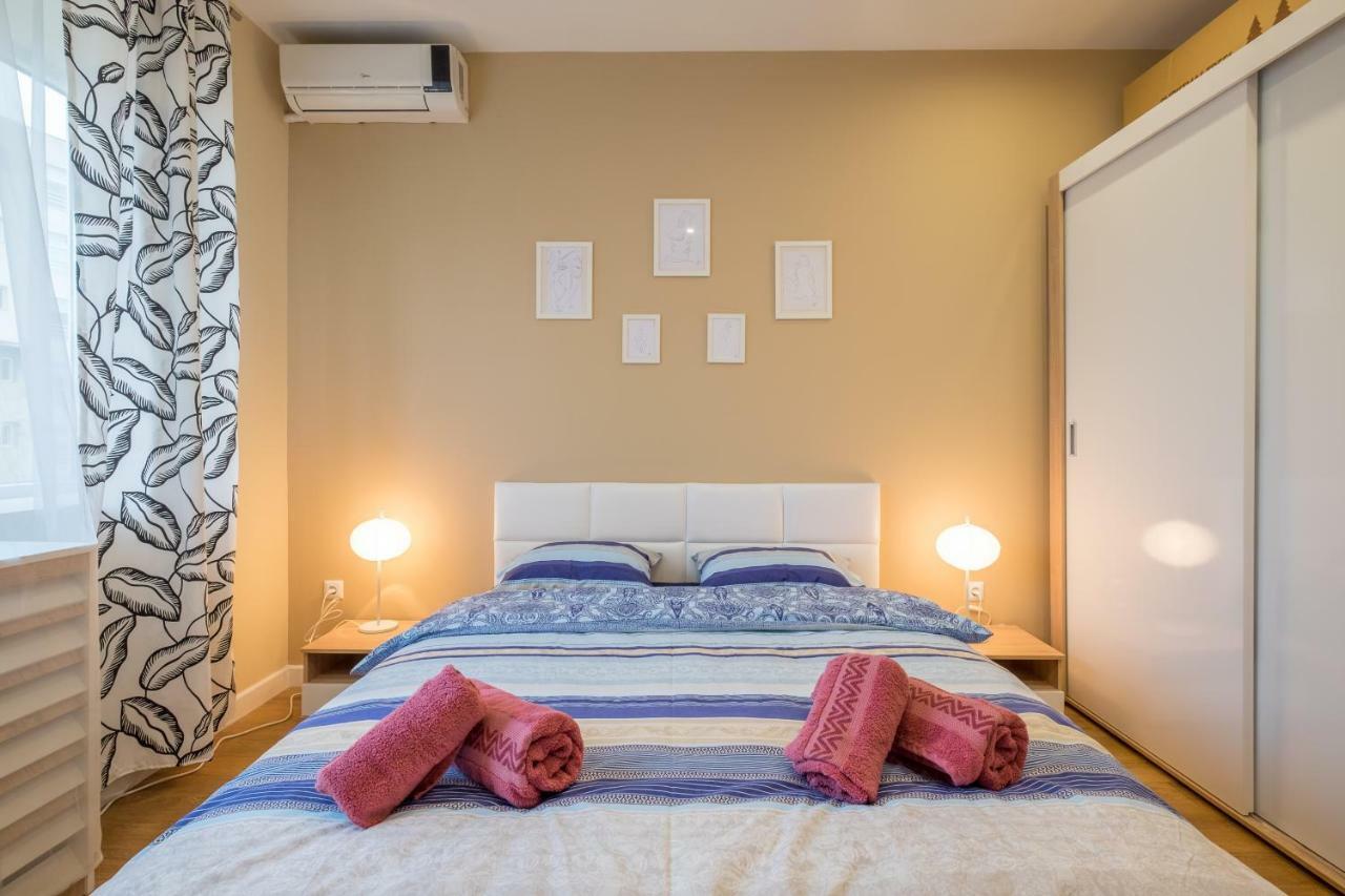 Modern 2 Bedroom Apartment Next To Vitosha Str. Sofia Exterior foto
