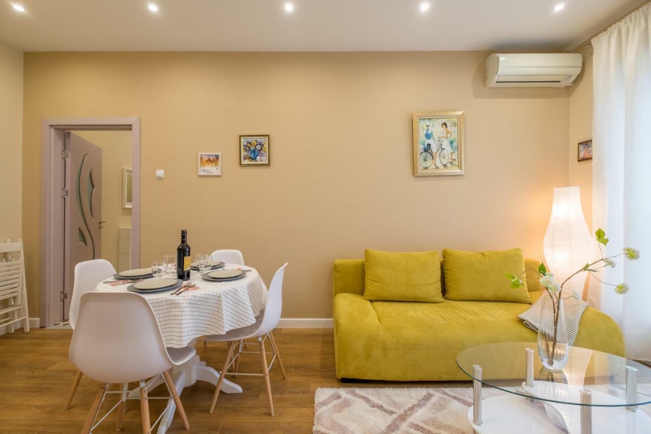 Modern 2 Bedroom Apartment Next To Vitosha Str. Sofia Exterior foto