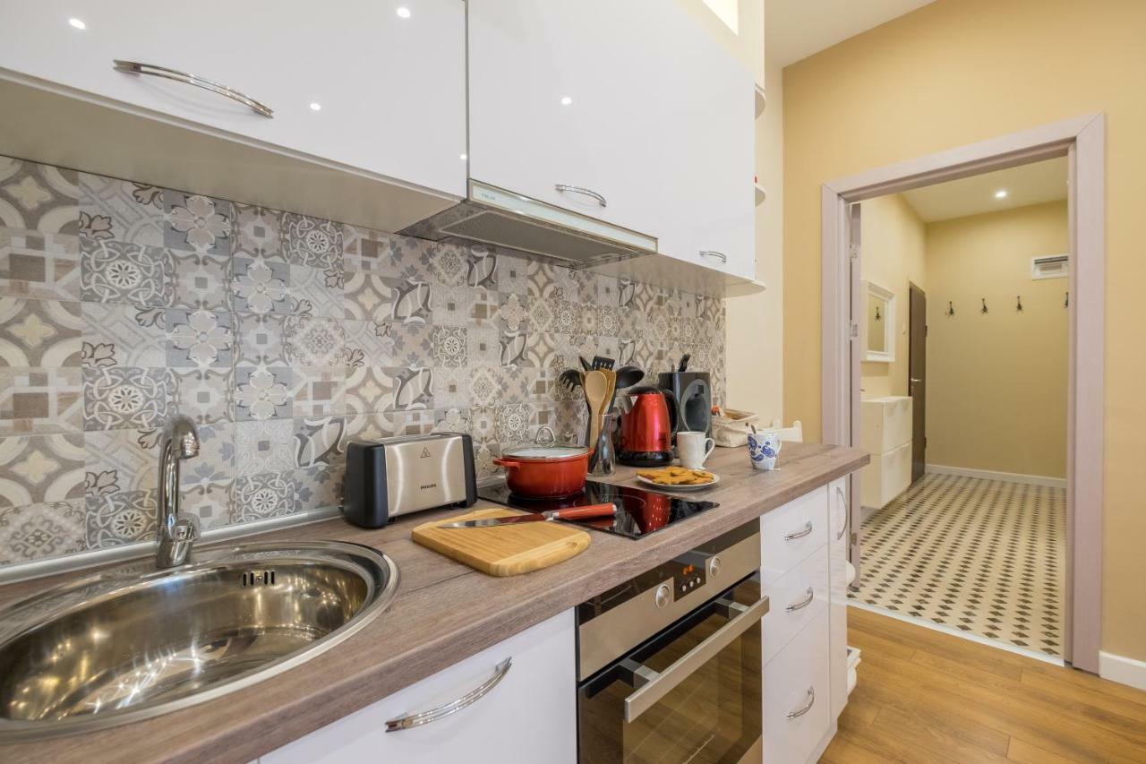 Modern 2 Bedroom Apartment Next To Vitosha Str. Sofia Exterior foto